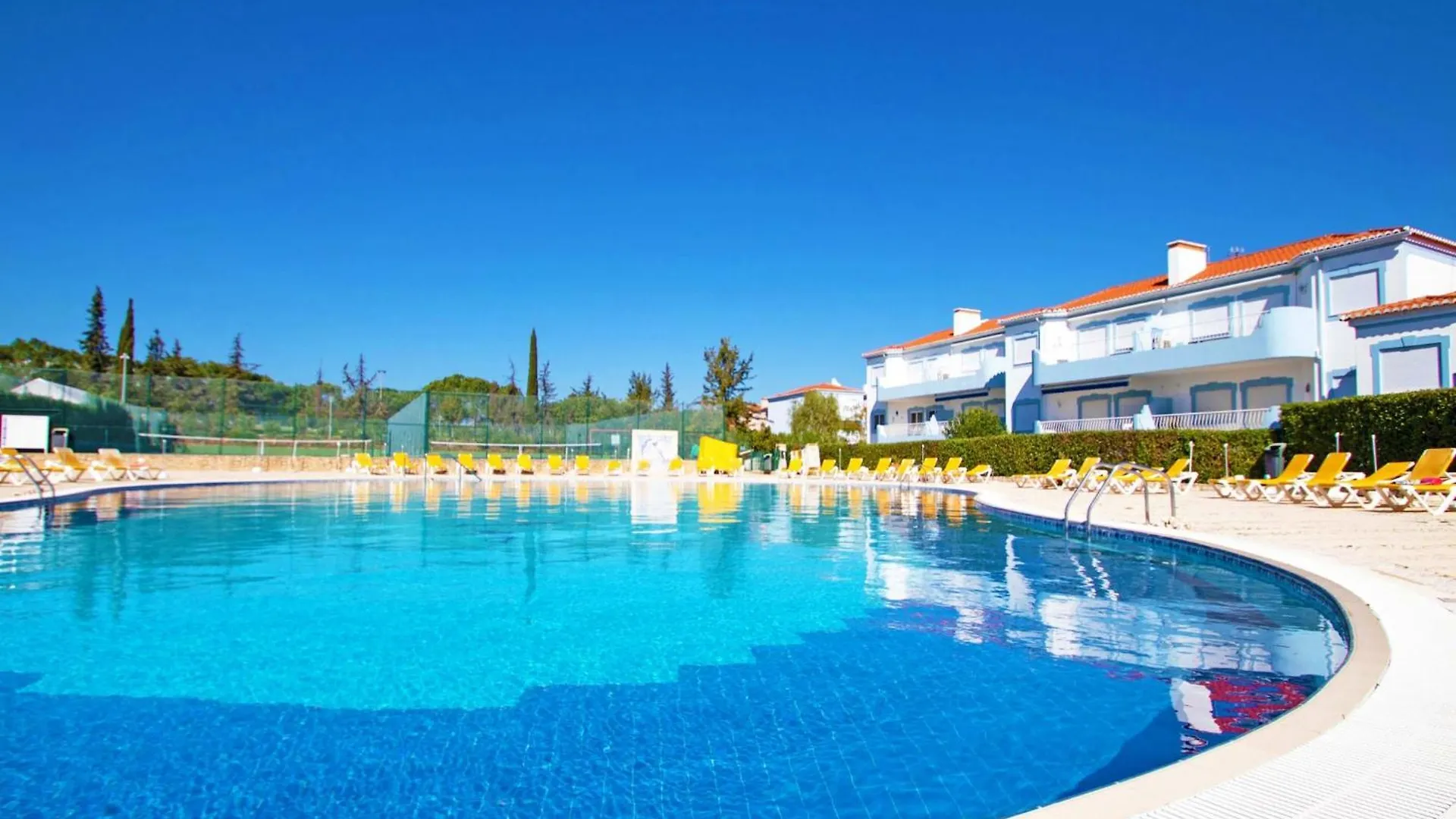 Stylish Oasis Park Apartment Portimao