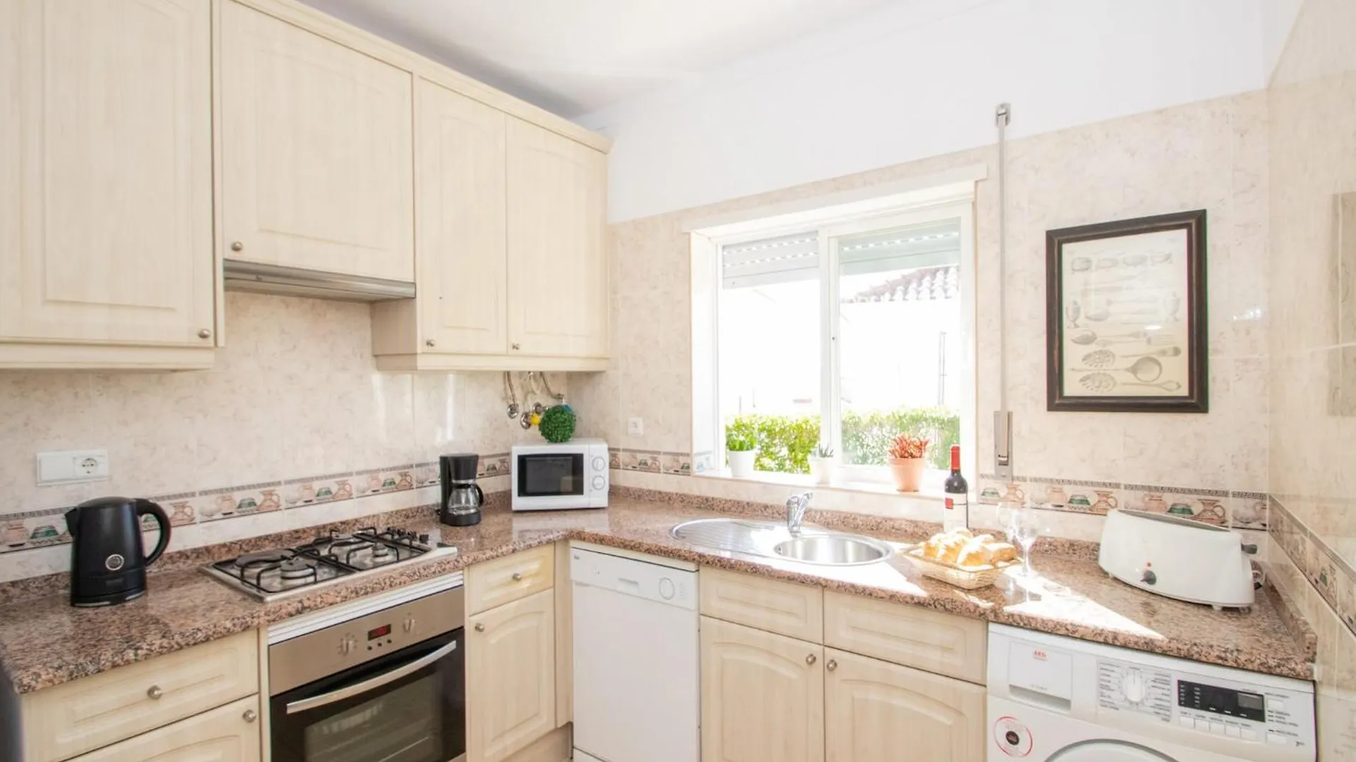 Stylish Oasis Park Apartment Portimao 0*,  Portugal
