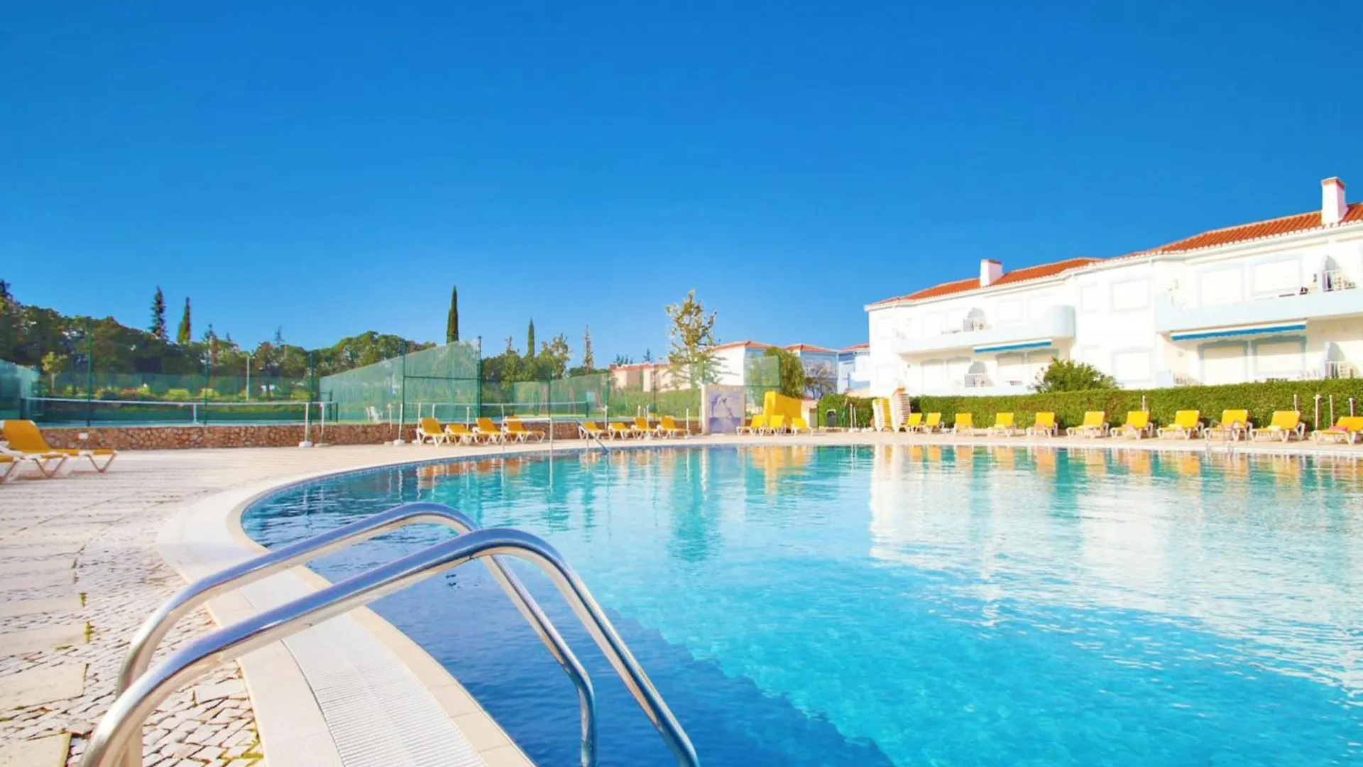 Stylish Oasis Park Apartment Portimao